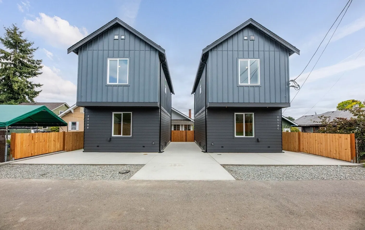 3 bed, 930 sqft, $3,350 — Photo 1