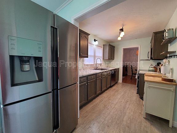 2nd image of 652 Chippewa Rd