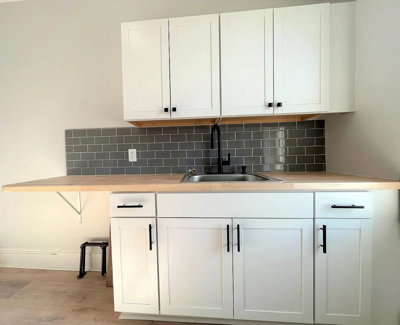 300 Elm Place — Photo 3