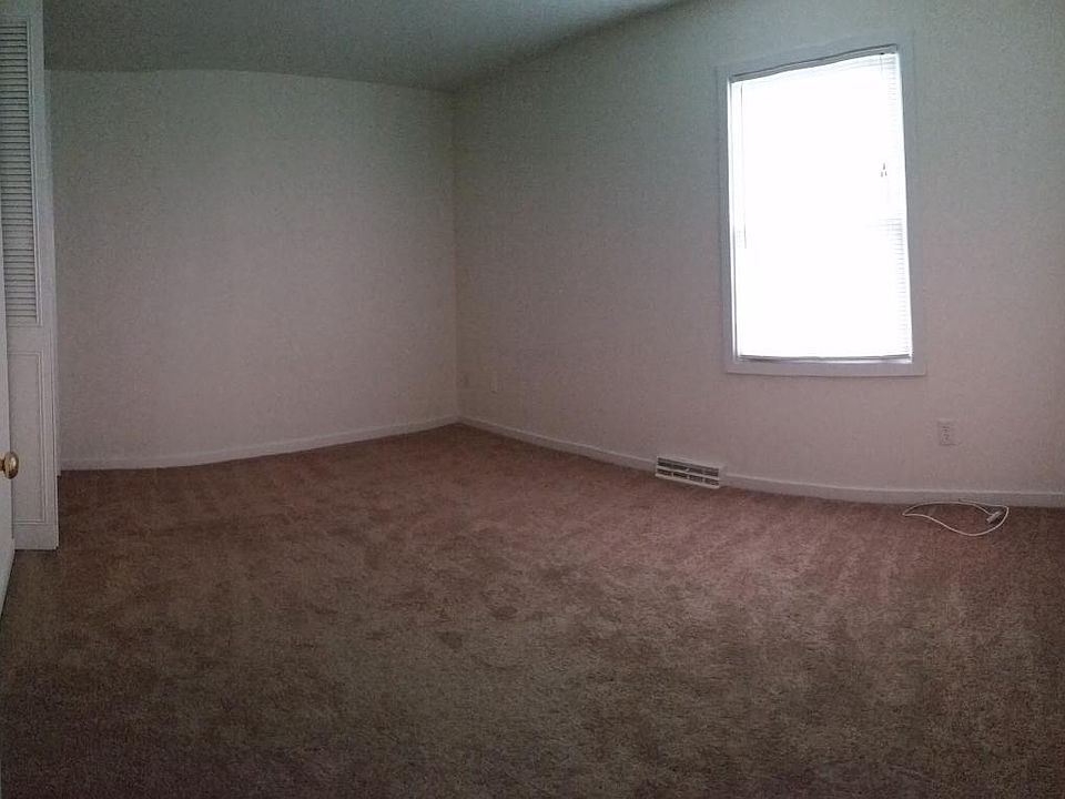 1st image of 206 Knightsmanor Ct