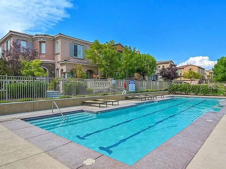 2315 Malaga Peak St — Photo 40