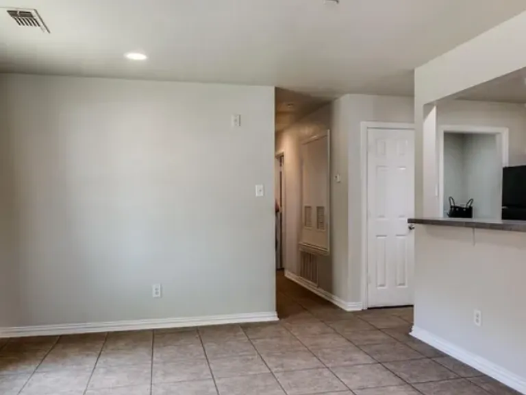 5525 Brookview Ct — Photo 3