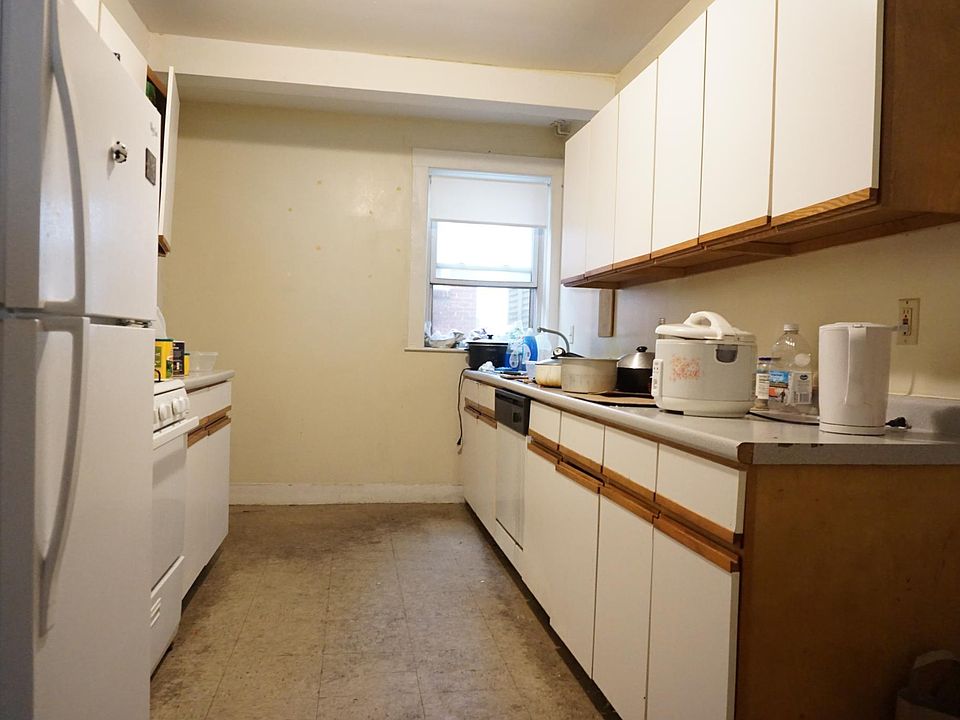 1st image of 90 Cypress St APT 2M