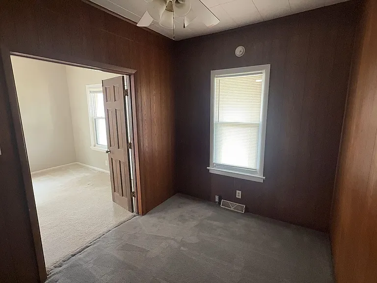 216 W Sylvania Ave — Photo 8