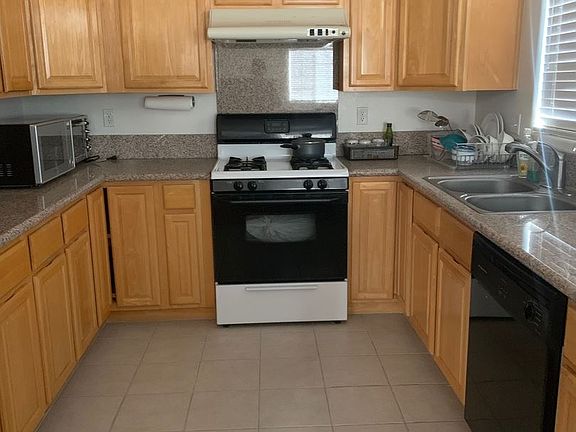 5th image of 1711 Acacia St Unit A