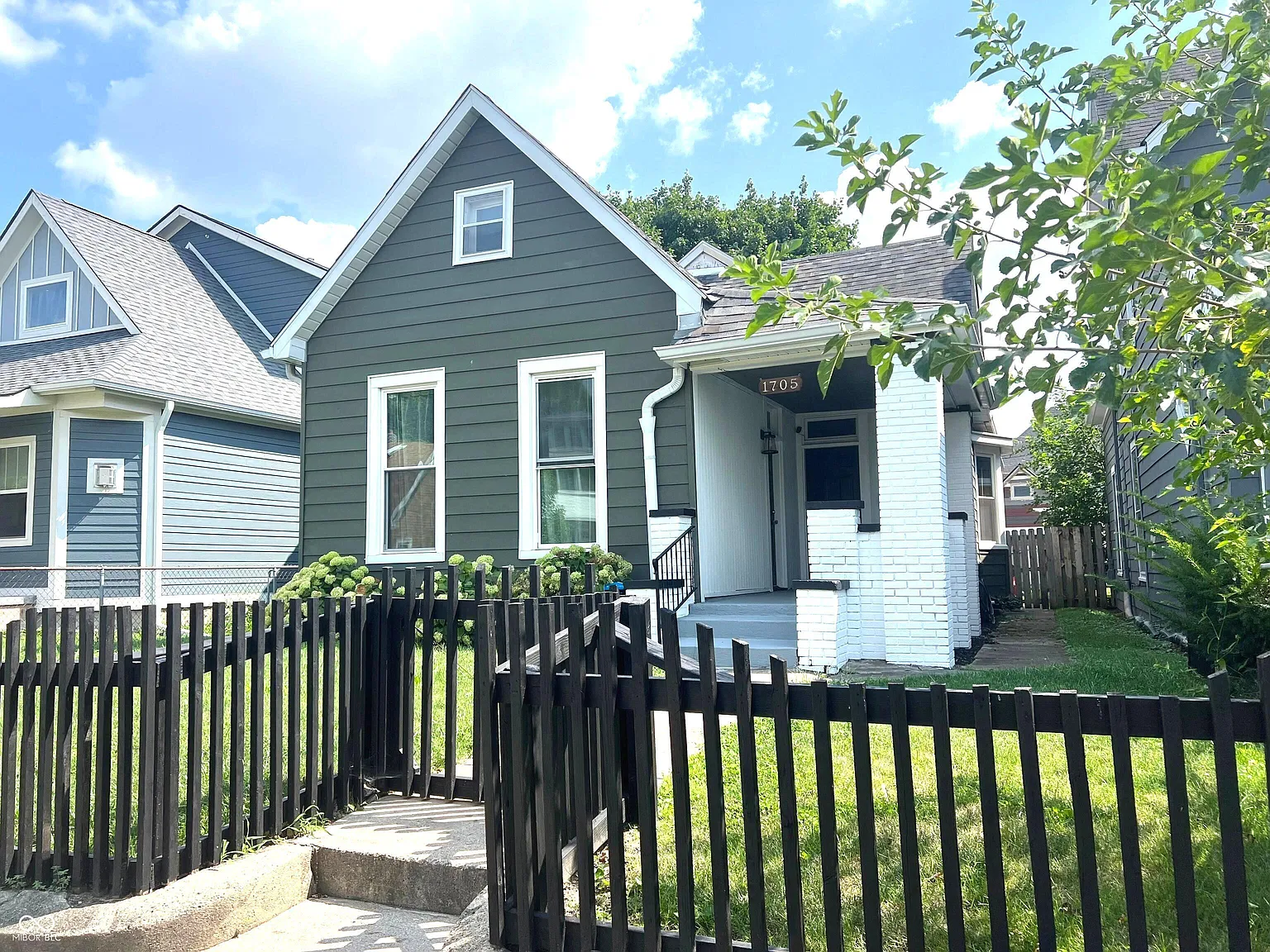 1705 Woodlawn Ave photo 1
