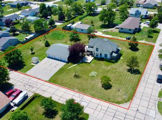 555 Peach St, Hallam, NE 68368