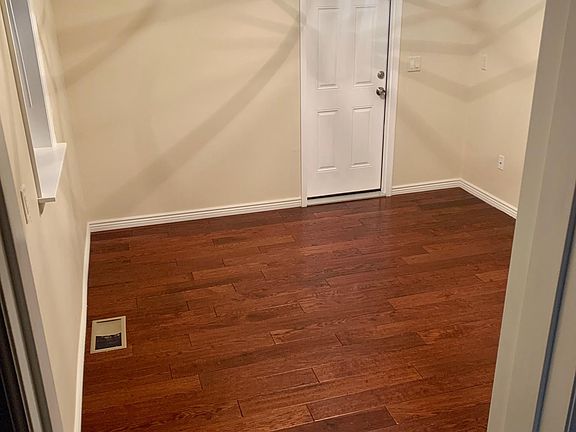 4th image of 135 Greenhorn Ave