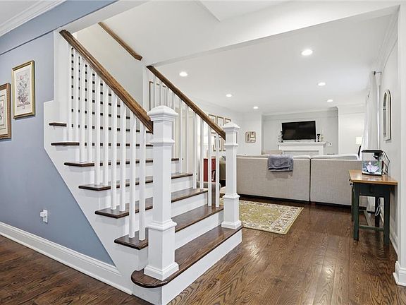 5th image of 103 E Meyer Blvd