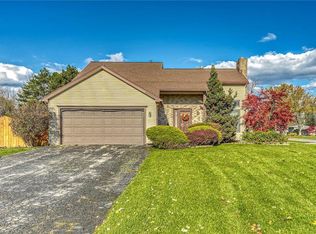 2 Jonquil Ln, Rochester, NY 14612