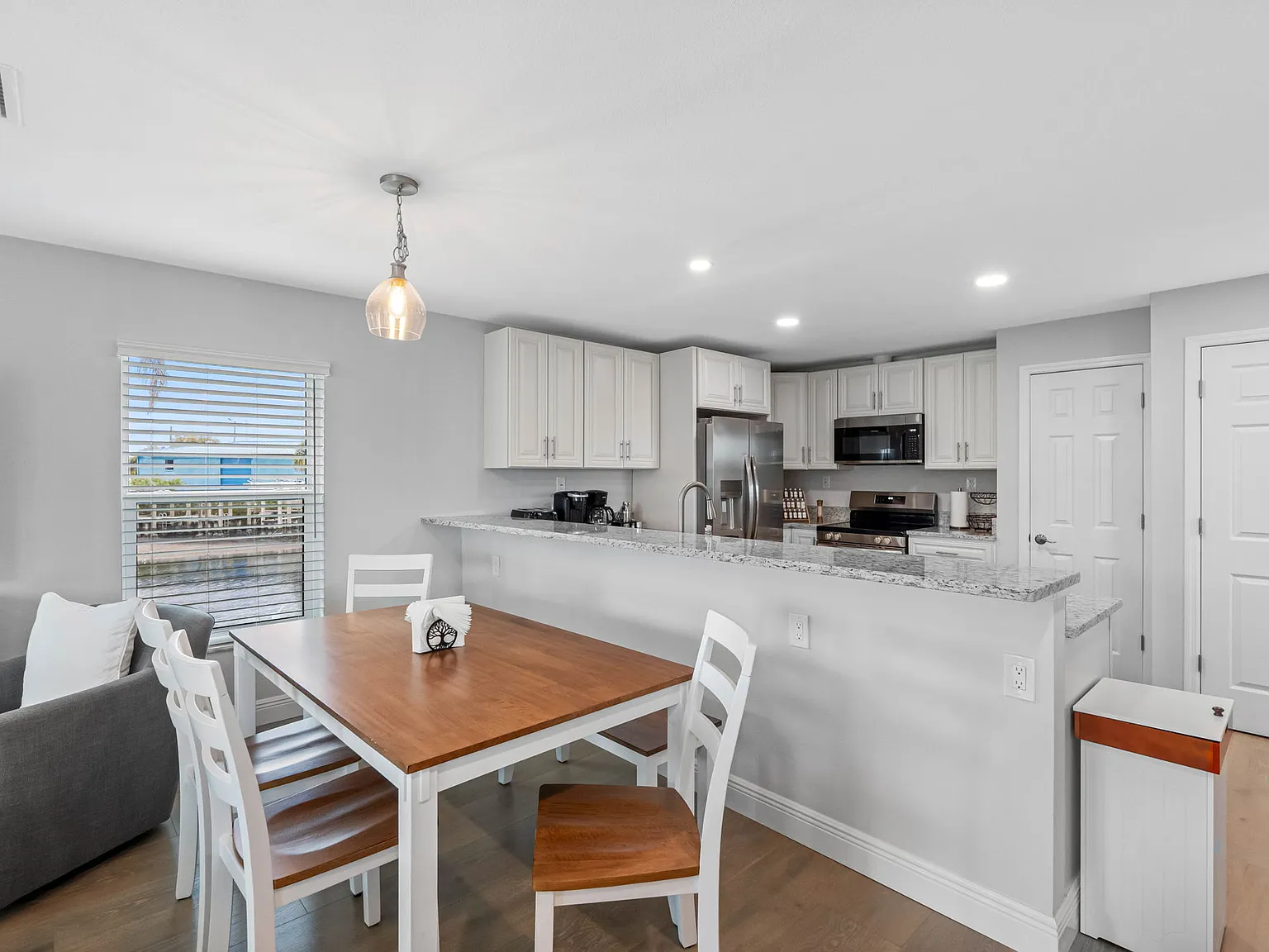 3 bed, 2.5 bath, $3,300 — Photo 2