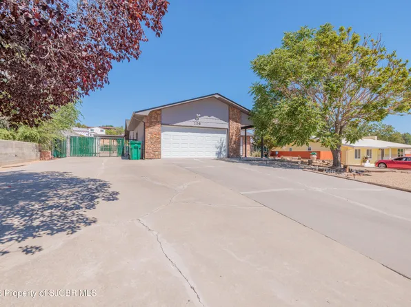 124 E Twilight Dr, Farmington, NM 87401