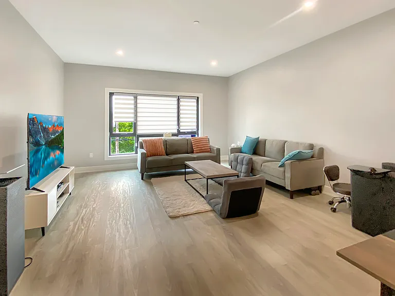 510 Grand Ave #315 — Photo 2