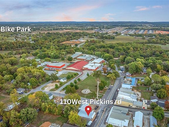 3rd image of 110 W Pickens Rd