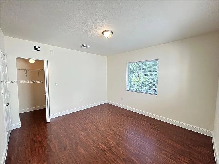 2931 Sheridan Ave #12 — Photo 7