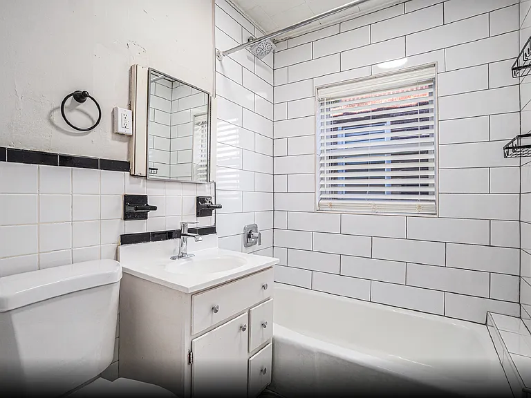 712 W 38th St. — Photo 10