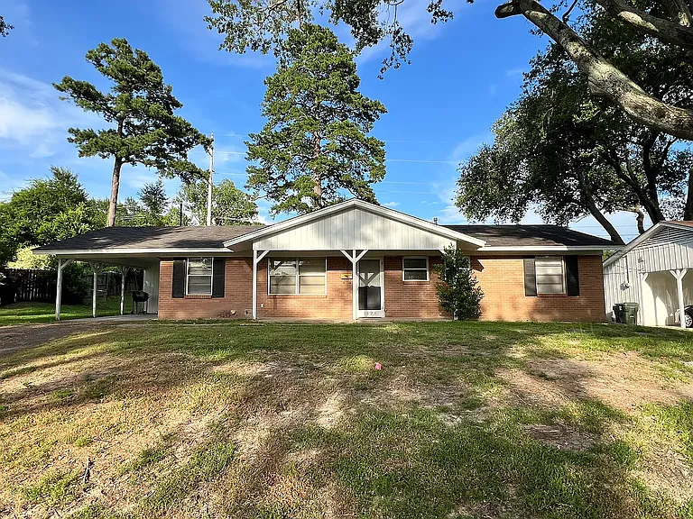 3024 Meadowlark Ln — Photo 1