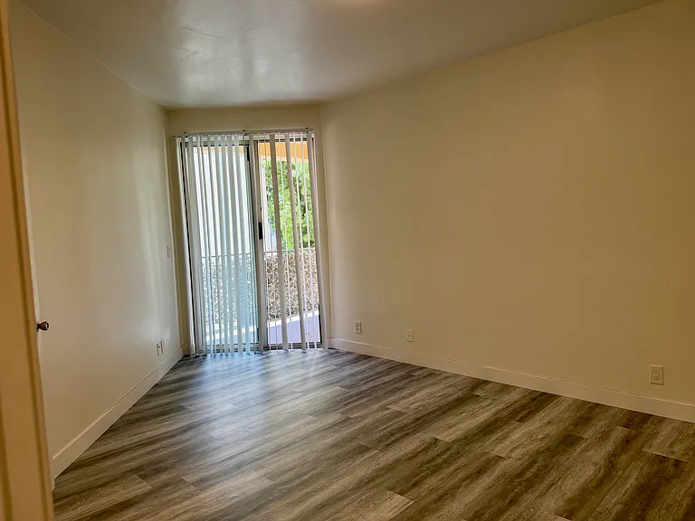 211 S Poinsettia Pl — Photo 11