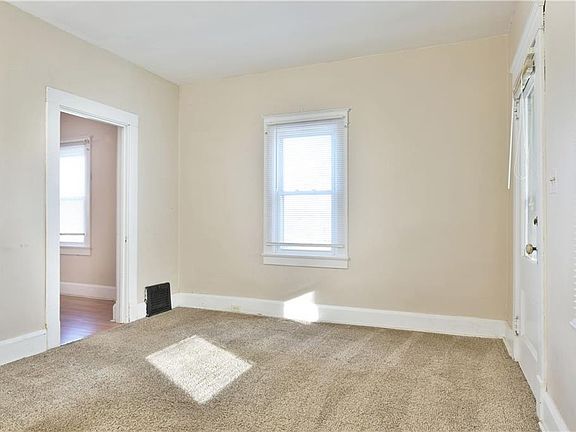 5th image of 2324 Donald Ave