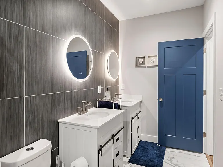 1690 Donald Lee Hollowell Pkwy NW — Photo 8
