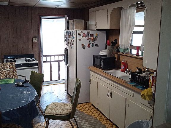 5th image of 923 Vermont St