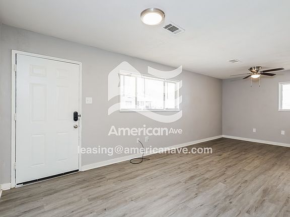 1880673_003_wm_-_living_room_13579588.jpg