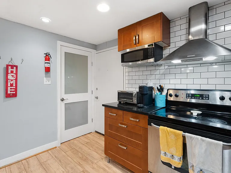 1421 Columbia Rd NW #B4 — Photo 16