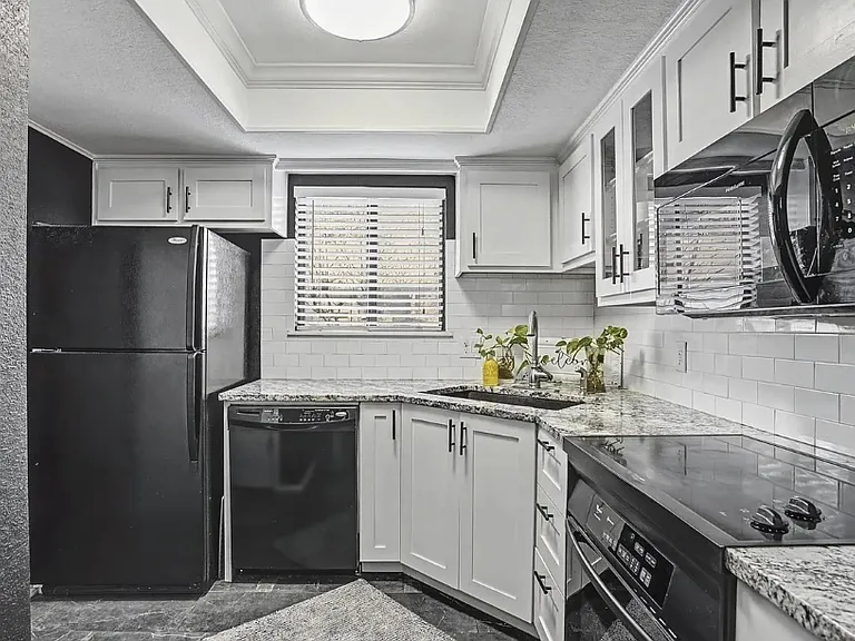 11401 Springhollow Rd #106 — Photo 4