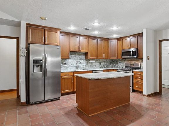 5th image of 1825 Rivertree Ct