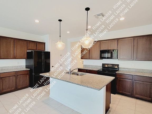 3rd image of 15711 W Jackson St