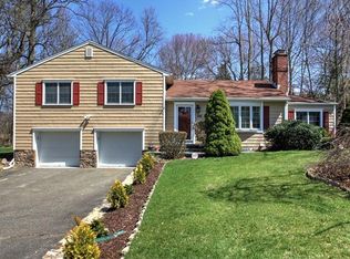 168 Tanglewood Rd, Trumbull, CT 06611