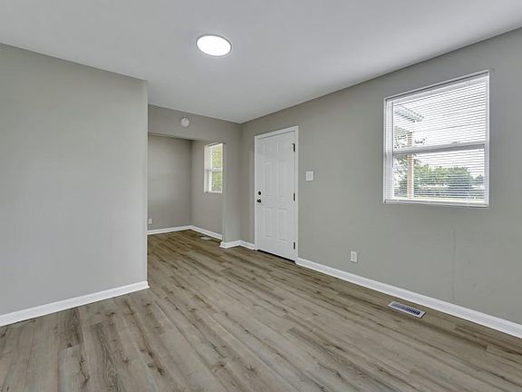 4th image of 3201 Scott St
