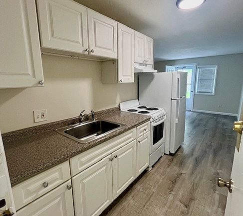 4th image of 469 Westfield St #6D