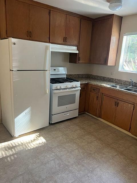 1st image of 800 24th Ave APT 4