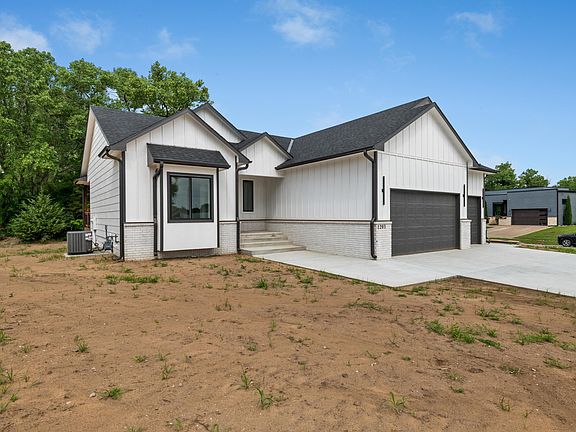 2nd image of 1203 E Maywood Ct