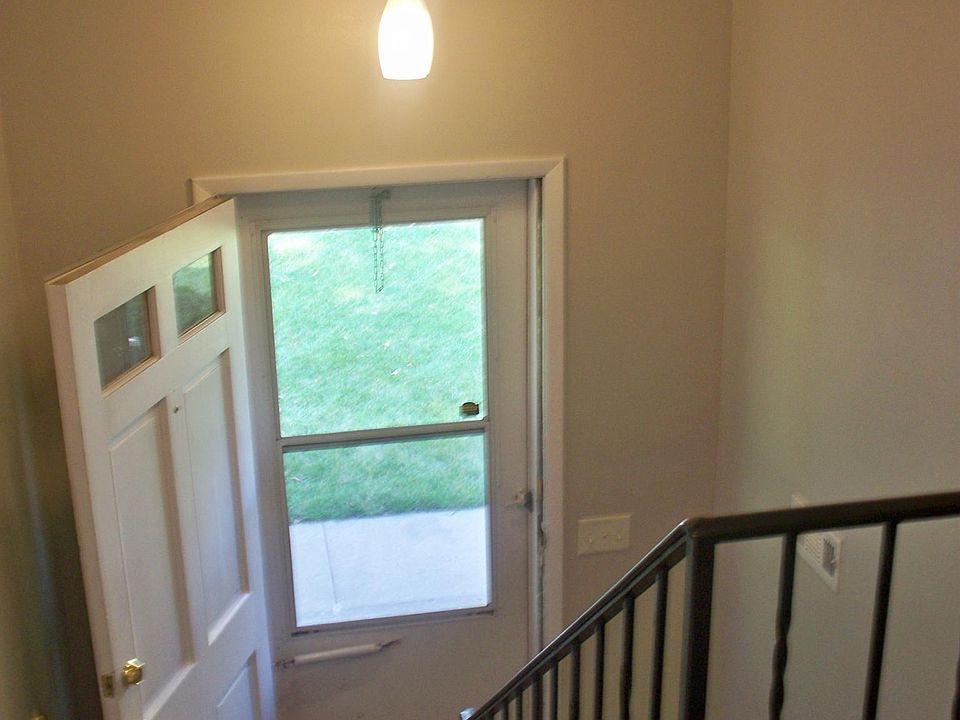 Foyer entrance reverse view