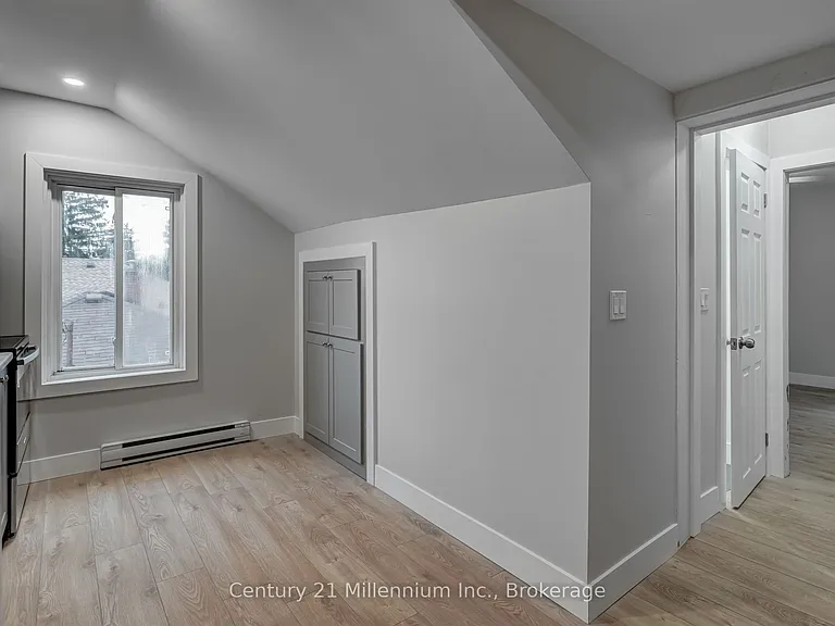 276 Edward St #UPPER — Photo 9
