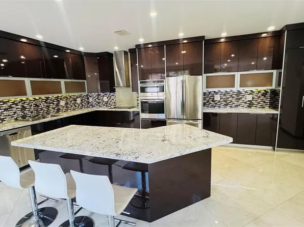 1094 Redwood St, Hollywood, FL