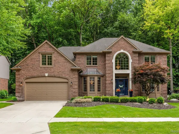 2176 Oakwood Dr, Troy, MI 48085