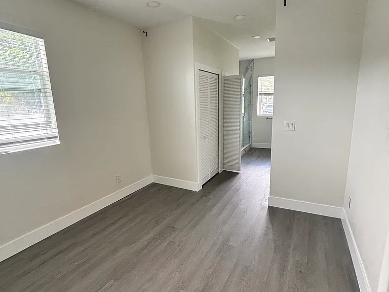 800 40th Ave NE — Photo 10