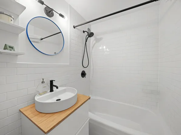 651 Vanderbilt Street image 8 of 13