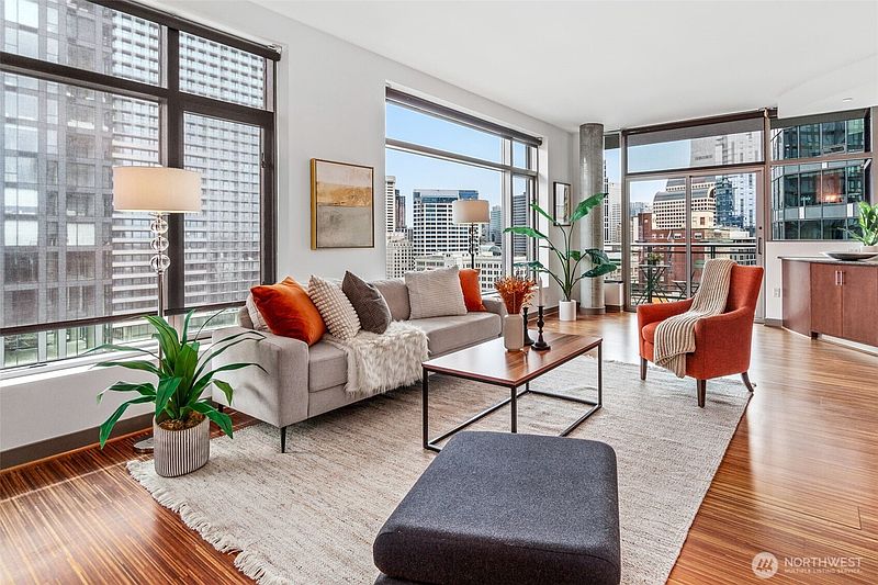 4th image of 2033 2nd Avenue #1507