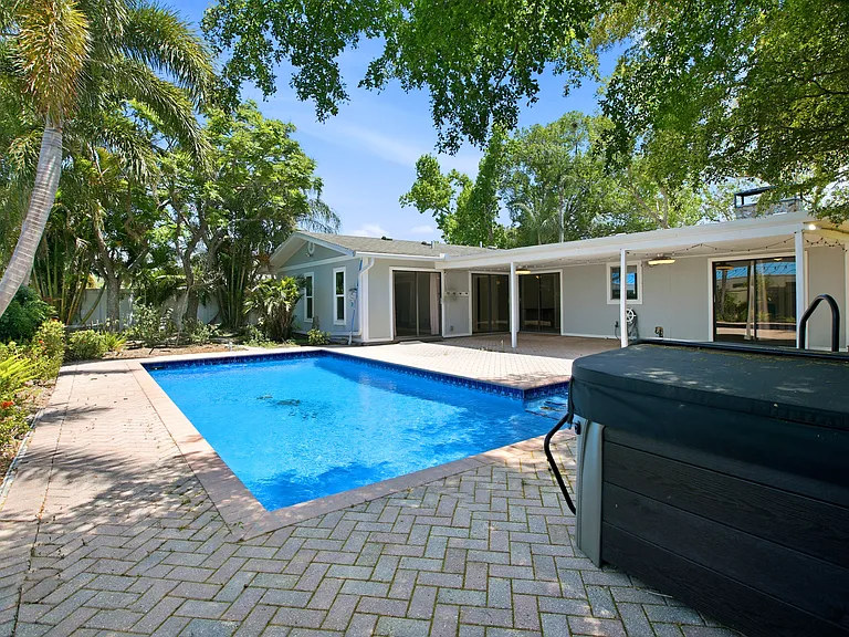 5610 Creekwood Dr — Photo 37