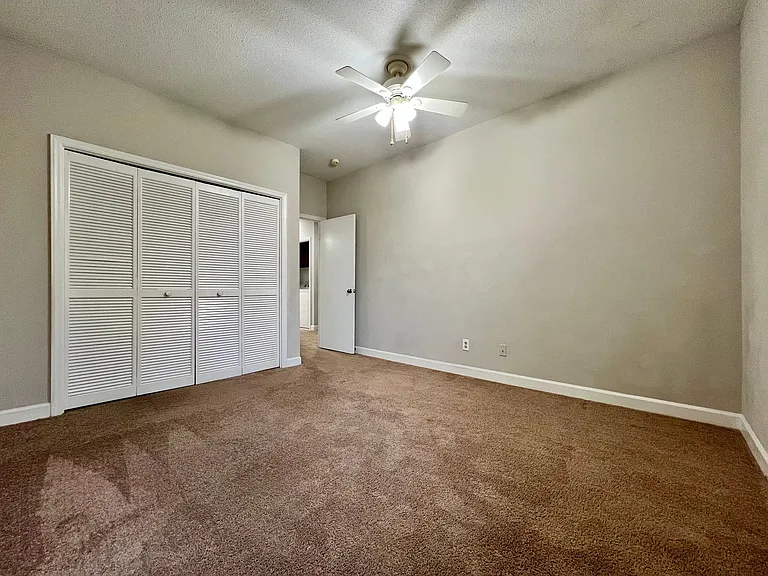 207 Forest View Ct — Photo 27
