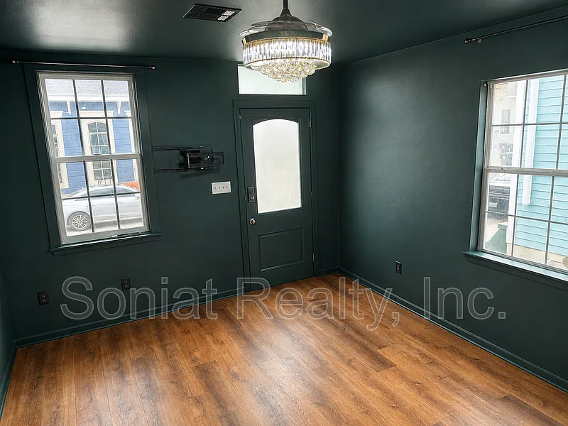 Building Photo - 1461 N Robertson St