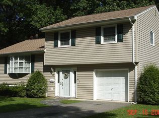 17 Willow Ter, Verona, NJ 07044