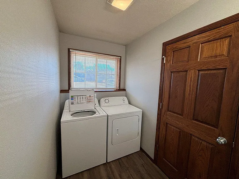 Ideal Twinhomes — Photo 32