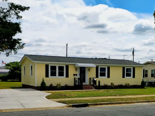 403 S Market St, Benson, NC 27504