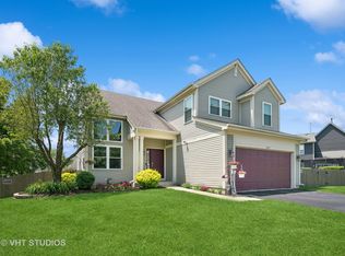 1075 N Lancaster Cir, South Elgin, IL 60177