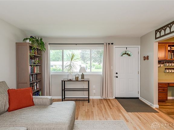 5th image of 913 Thelma Dr